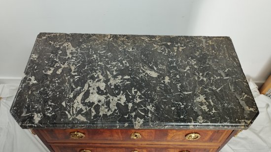 Commode marquetée époque Transition