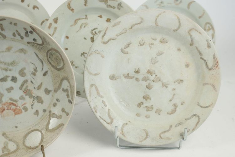 Assiette en porcelaine de Chine. Travail du XVIIe siècle. LS3158B126/7