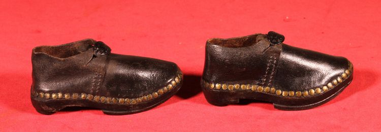 Petites chaussures sabots d'enfant en cuir - 18° siècle