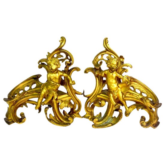 Chenets Bronze Style Louis XV à Décor De Feuilles d'Acanthes Et Aux Bébés XIXème (paire)