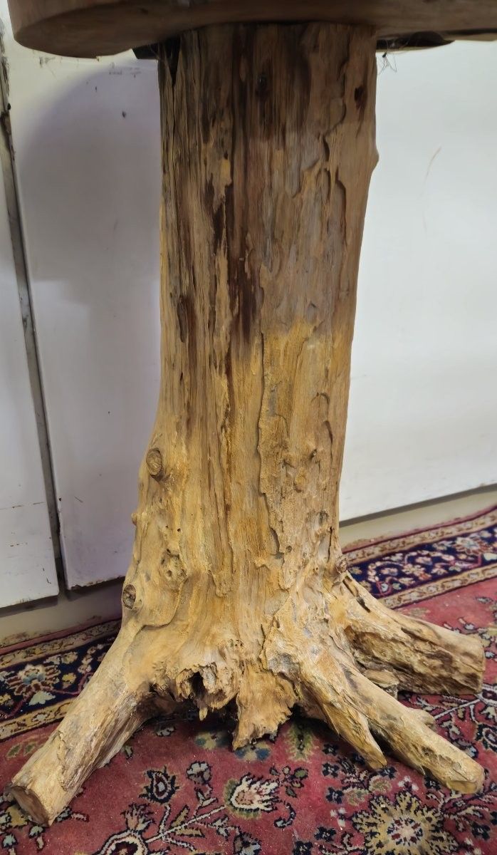 Travail d'art Populaire : table d’appoint ou sellette réalisée à partir d’un tronc d’arbre