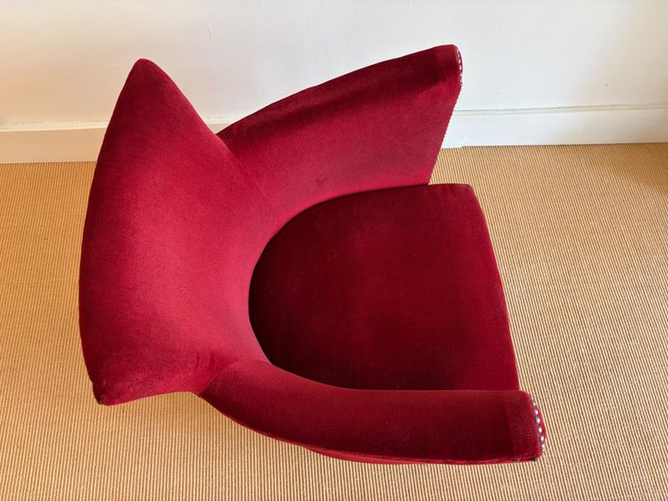 POLTRONA ART DÉCO IN VELLUTO ROSSO.