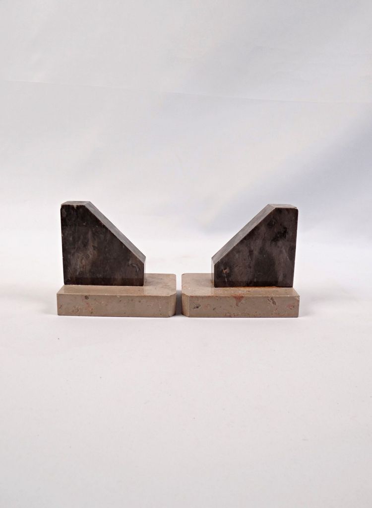Pair of geometric Art Deco bookends in black & beige veined marble, early 20th century