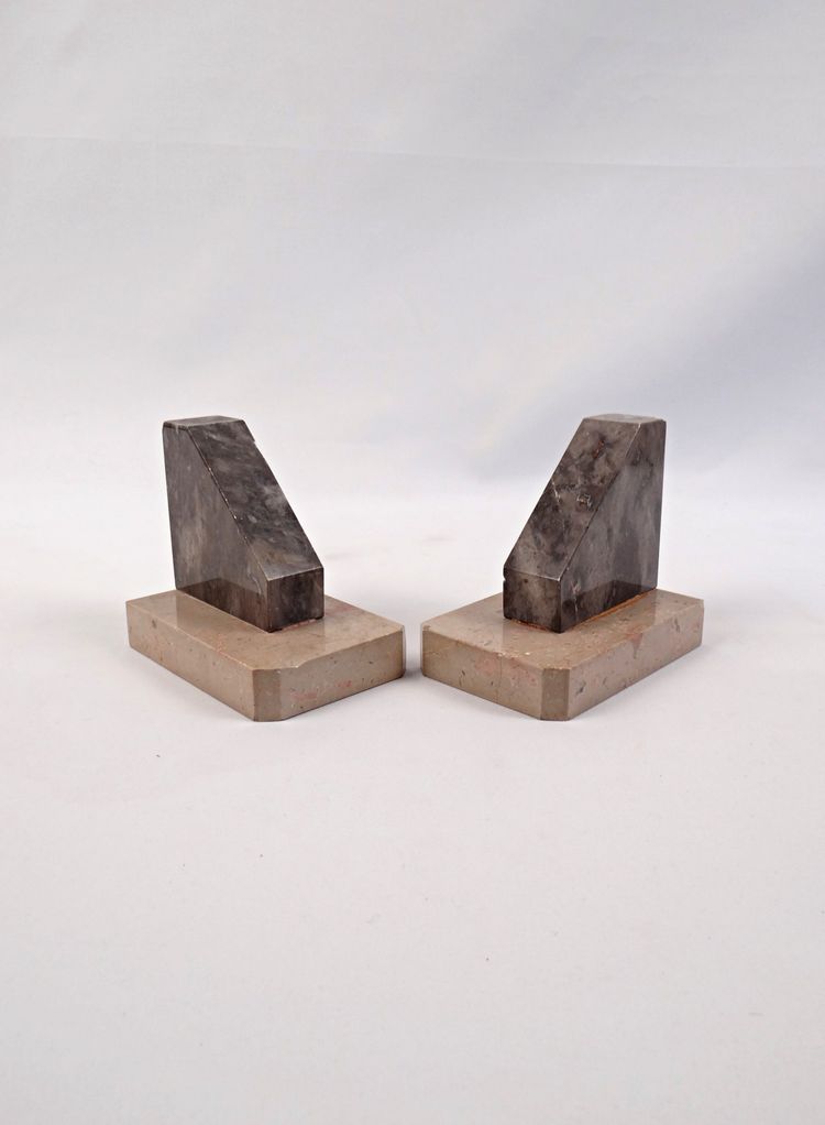 Pair of geometric Art Deco bookends in black & beige veined marble, early 20th century