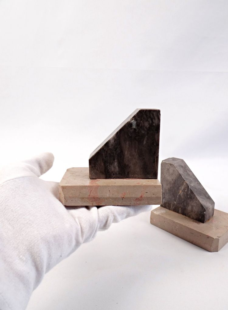 Pair of geometric Art Deco bookends in black & beige veined marble, early 20th century