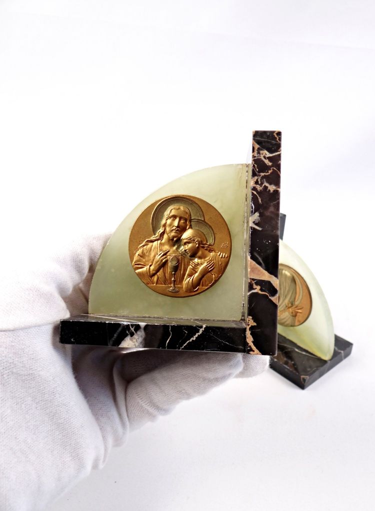 Pair of Art Deco bas-relief marble bookends of Jesus and Mary early 20th century
