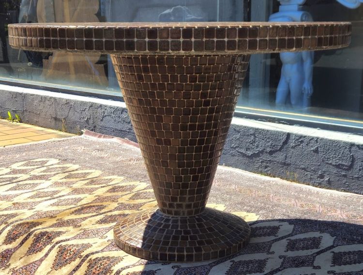 Round table in glazed ceramic mosaic - central conical base