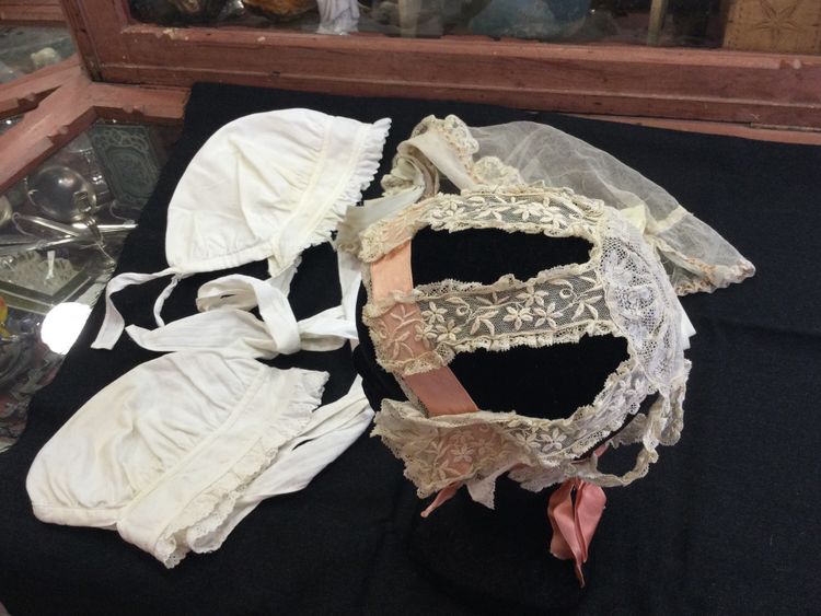 Copricapi in pizzo del XIX secolo