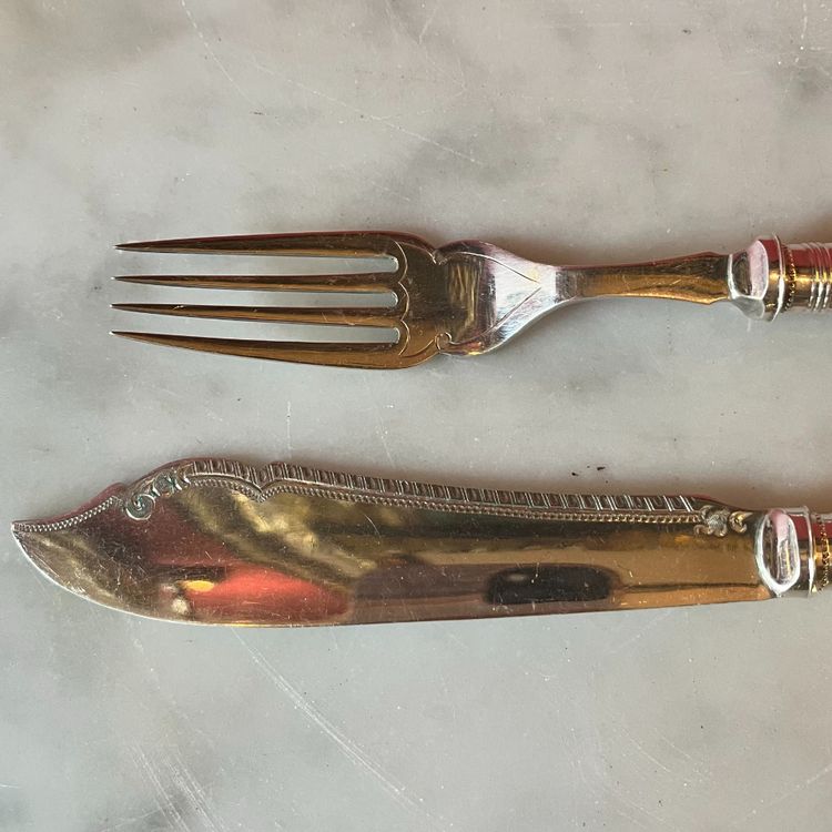 Mother-of-pearl fish cutlery, England, 19th century