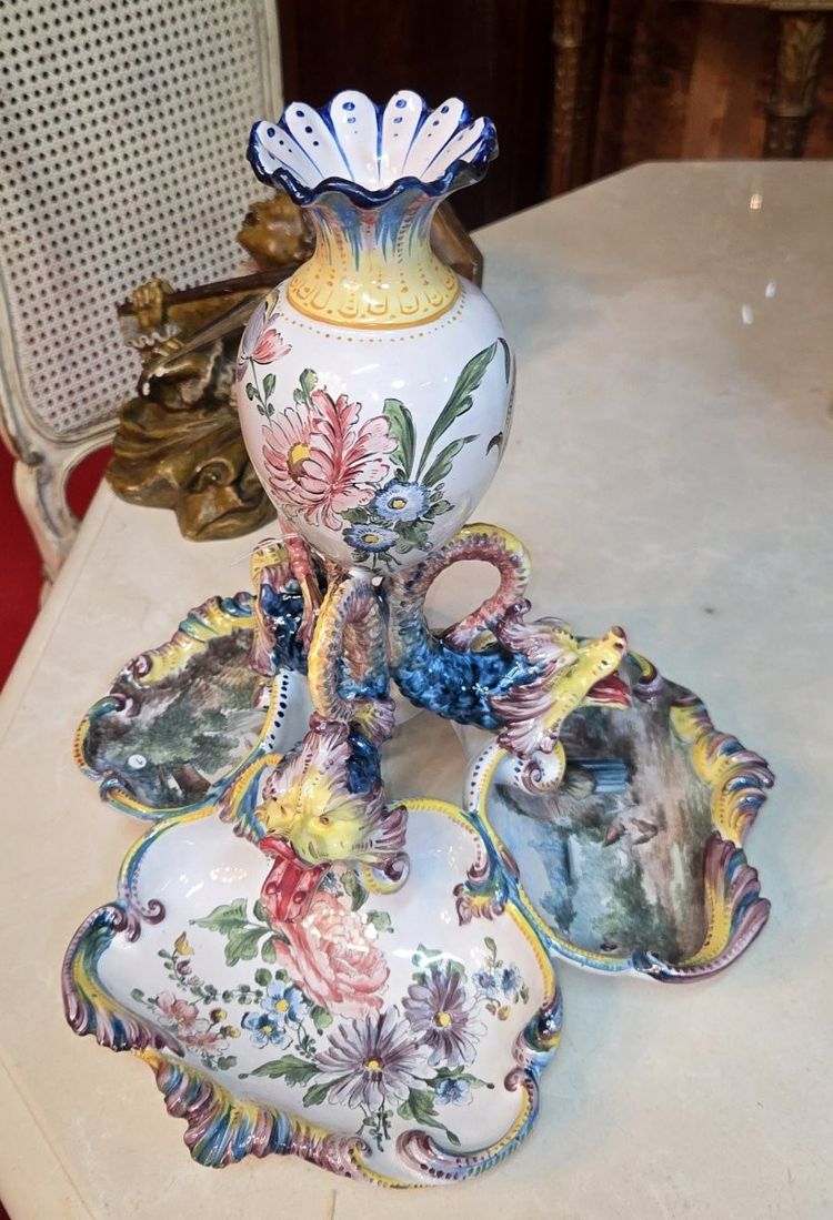 Grande centrotavola in terracotta dipinta a mano: bottega di Jules Verlingue a Desvres