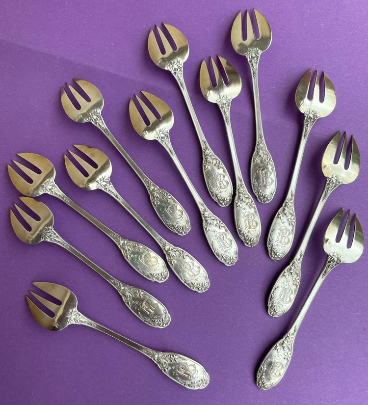 12 Art Nouveau oyster forks.