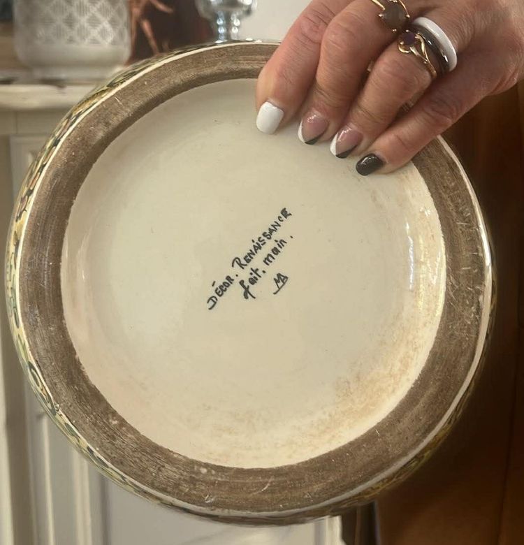 Large covered earthenware vase – Polychrome Renaissance decoration – Parrot handle – H.72 cm