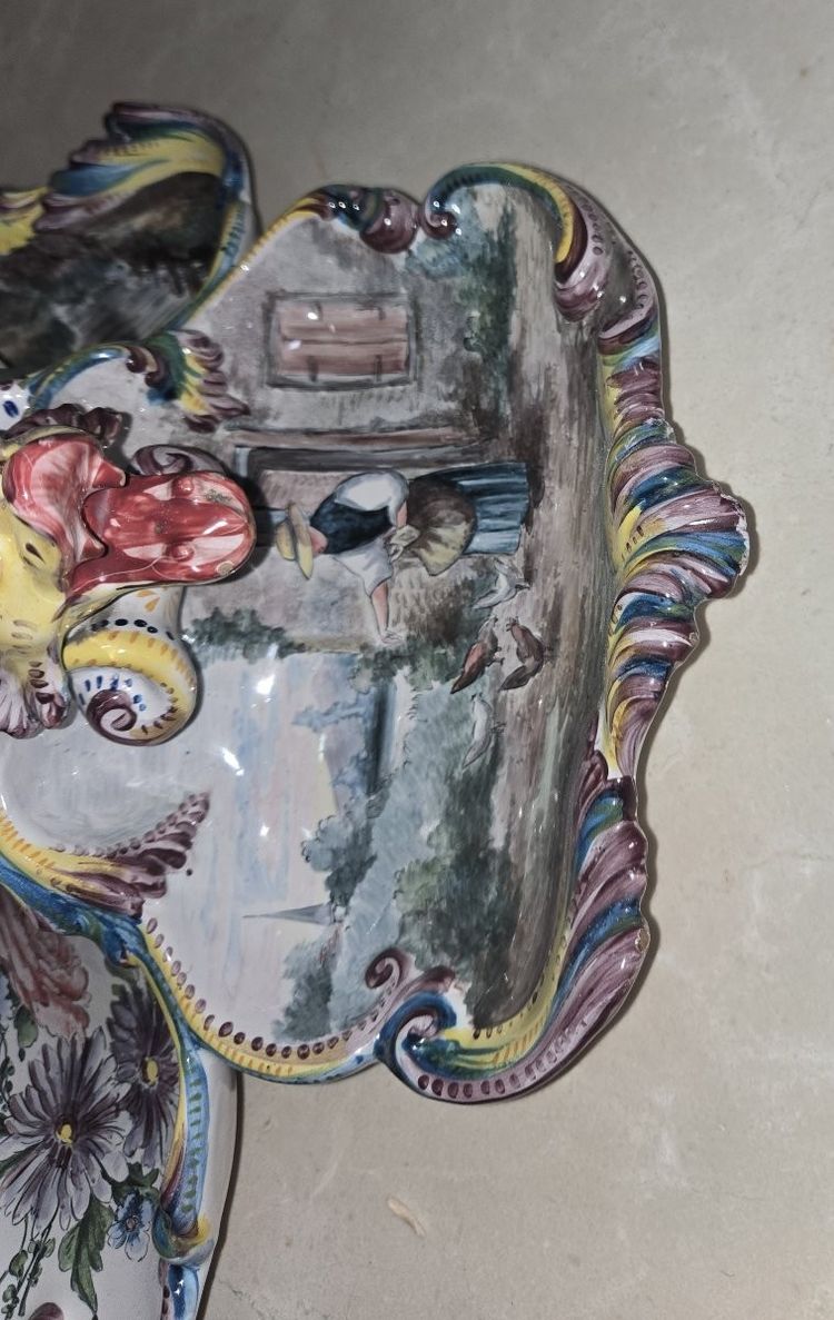 Grande centrotavola in terracotta dipinta a mano: bottega di Jules Verlingue a Desvres