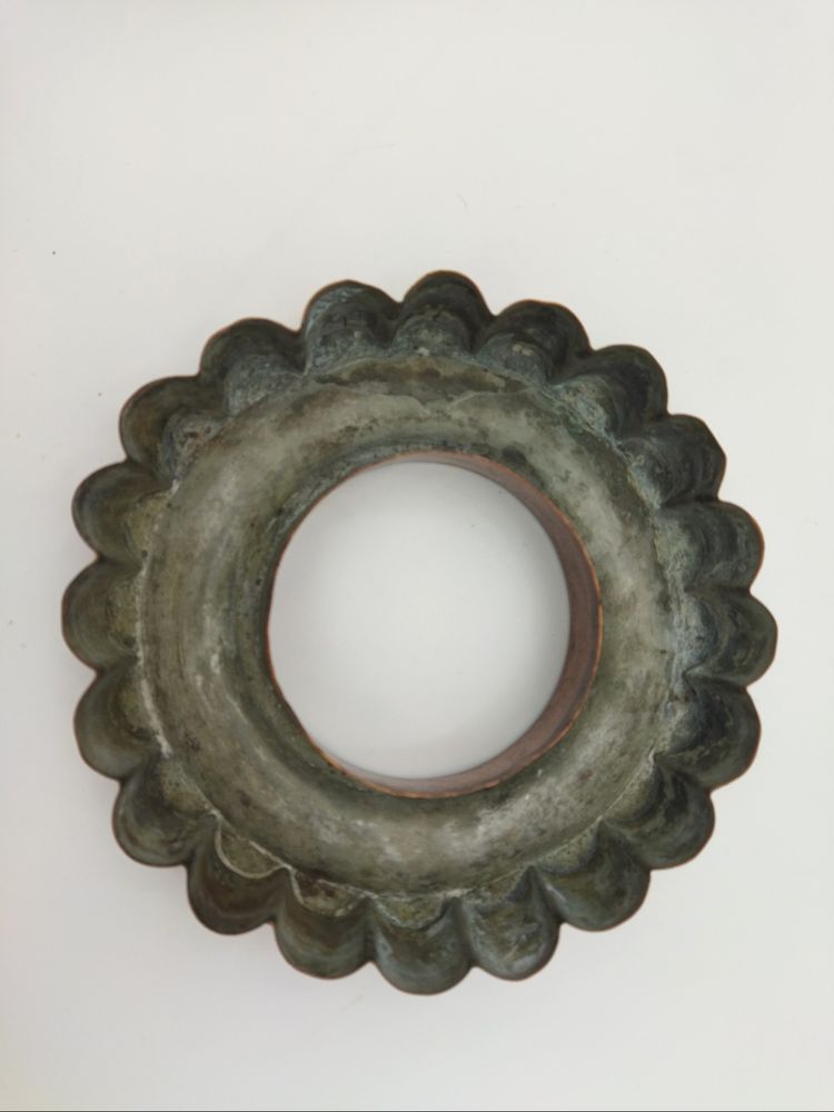 Stampo per torte antico in rame, oggetto decorativo, arte popolare, da collezione