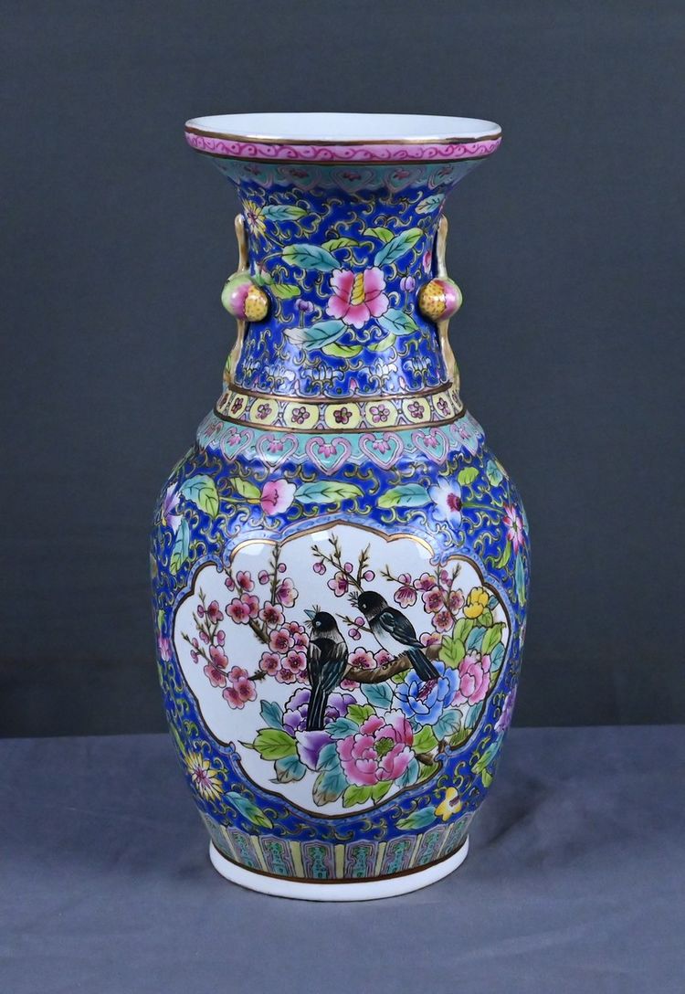 Polychrome porcelain vase, Qing Dynasty, China - Early 20th century