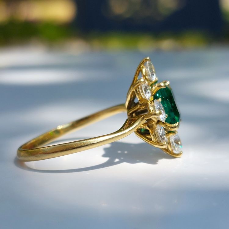 Zambian emerald and diamond daisy ring — GemParis certified