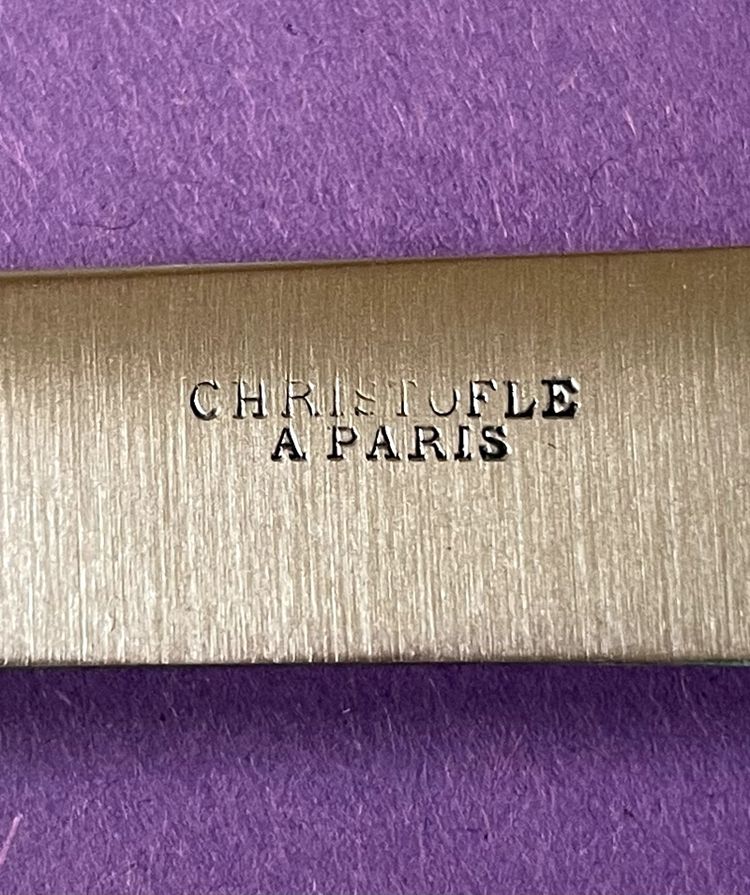 15 small dessert knives.