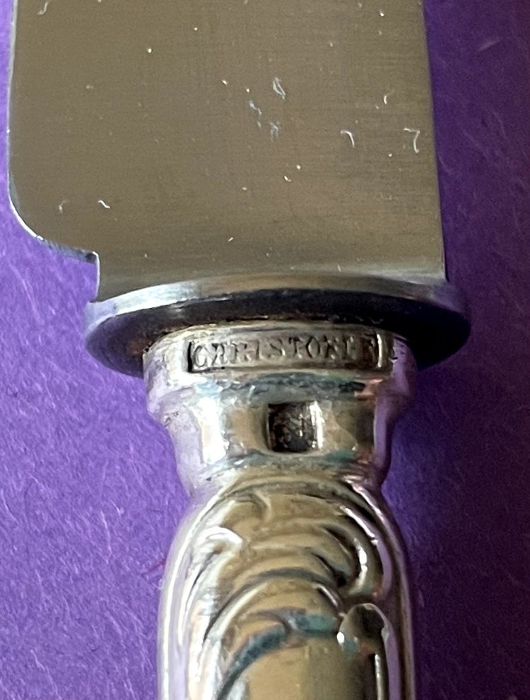 15 small dessert knives.