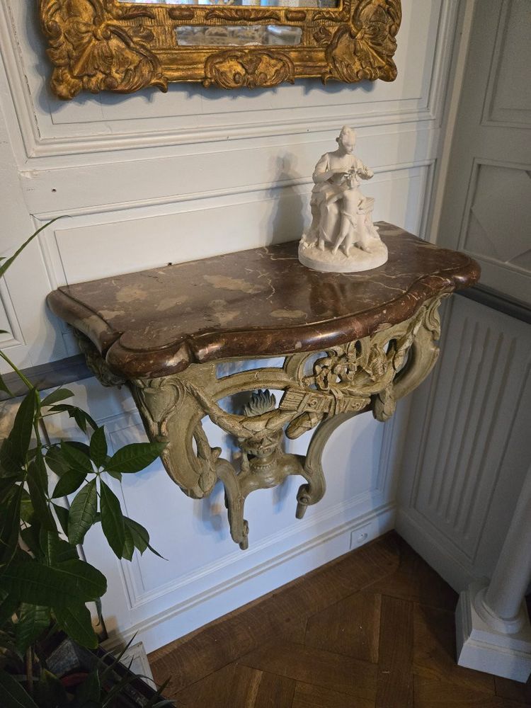 Console da parete con attributi d'Amore, opera provinciale, fine del regno di Luigi XV.