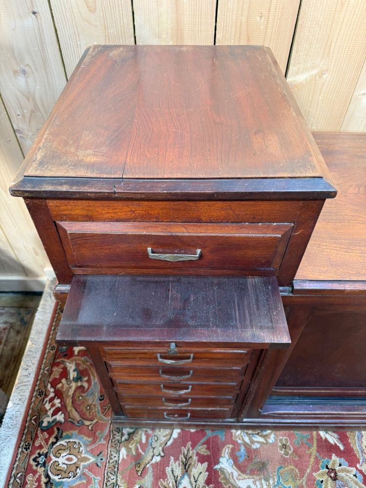 Comptoir de commerce Art Déco – Vitrine et tiroirs – Bois teinté acajou – Années 1920