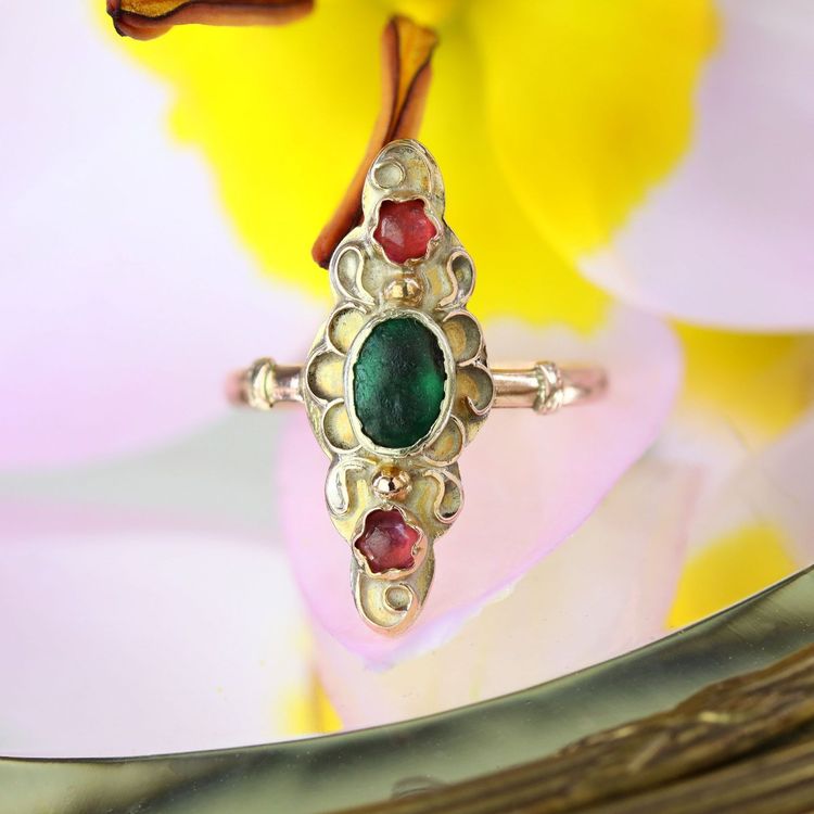 Antiker Marquise-Ring aus Gold und farbigem Glas