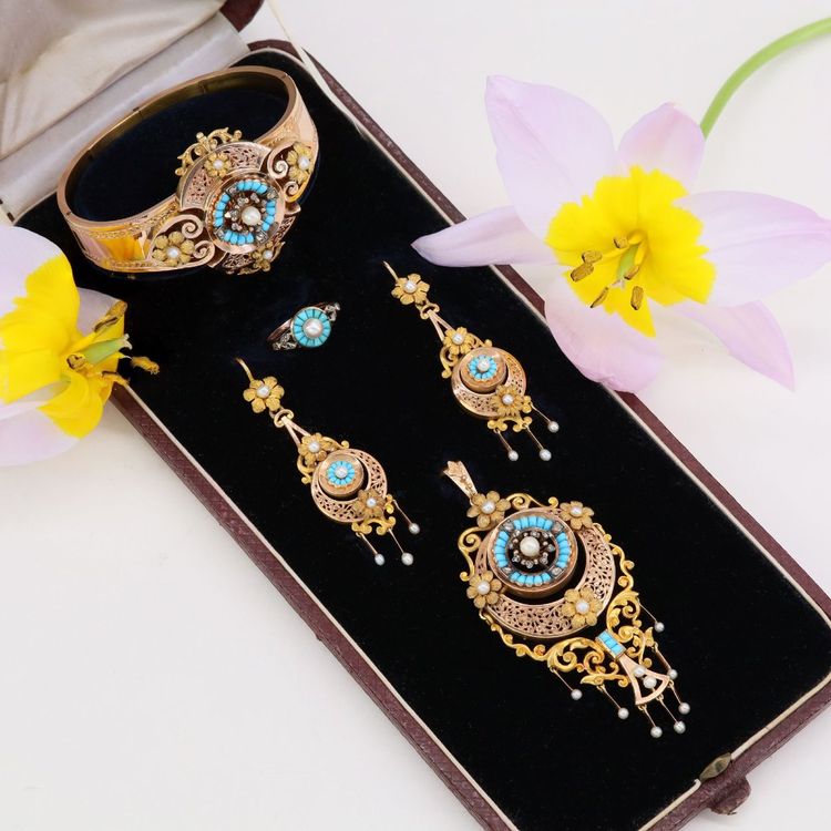 Set di gioielli antichi con turchese, perle e diamanti