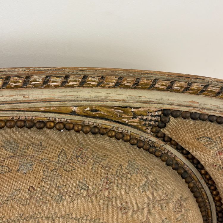 Petit canapé corbeille de style Louis XVI