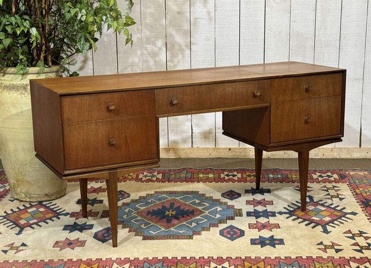 Scrivania inglese in teak degli anni '70