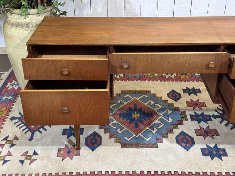 Scrivania inglese in teak degli anni '70