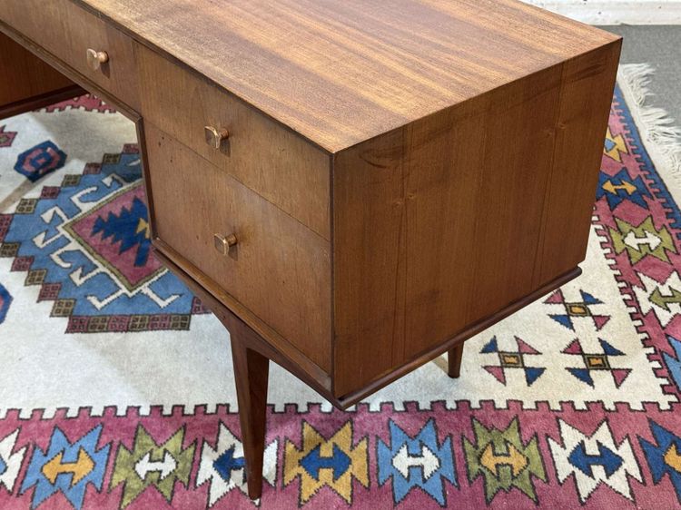 Scrivania inglese in teak degli anni '70