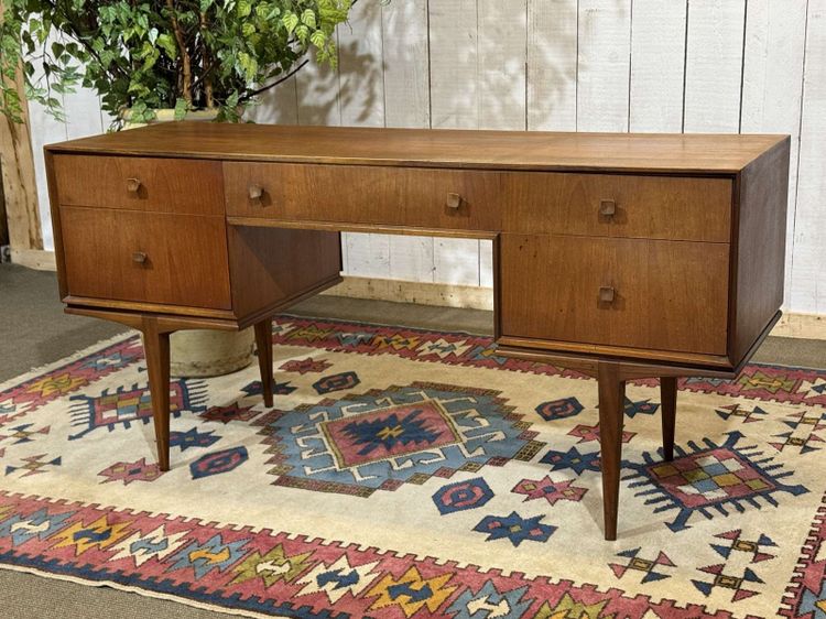Scrivania inglese in teak degli anni '70