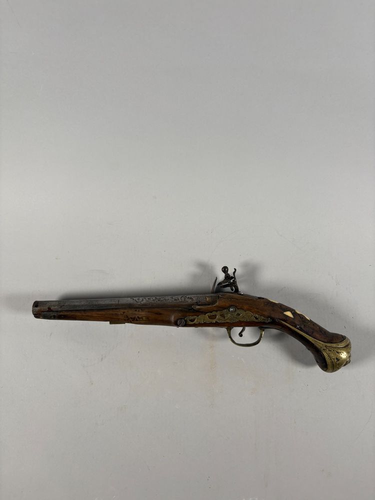 Spanish flintlock pistol, 18th century, circa 1700
