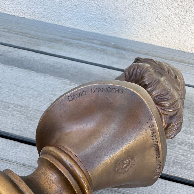 Buste en bronze de Victor Hugo par David d'Angers et F. Barbedienne