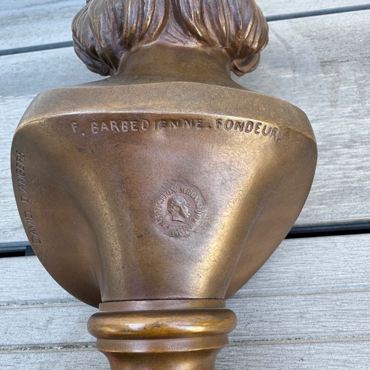 Buste en bronze de Victor Hugo par David d'Angers et F. Barbedienne