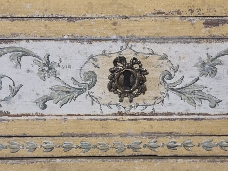 Cassettiera in stile Luigi 16