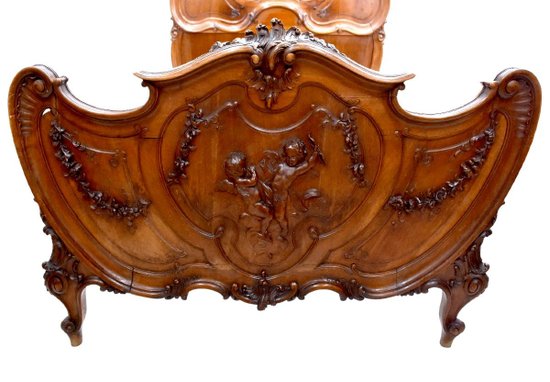 Außergewöhnliches Barockbett im Louis XV-Stil aus geschnitztem Walnussholz für Babys