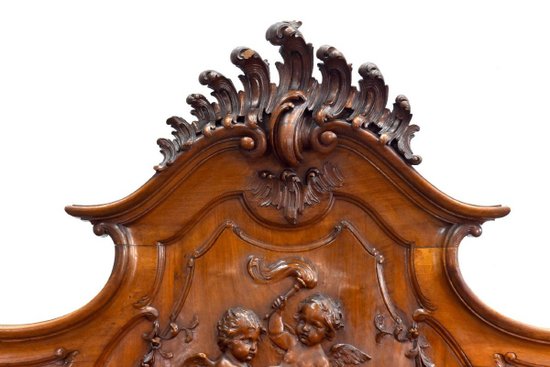 Außergewöhnliches Barockbett im Louis XV-Stil aus geschnitztem Walnussholz für Babys