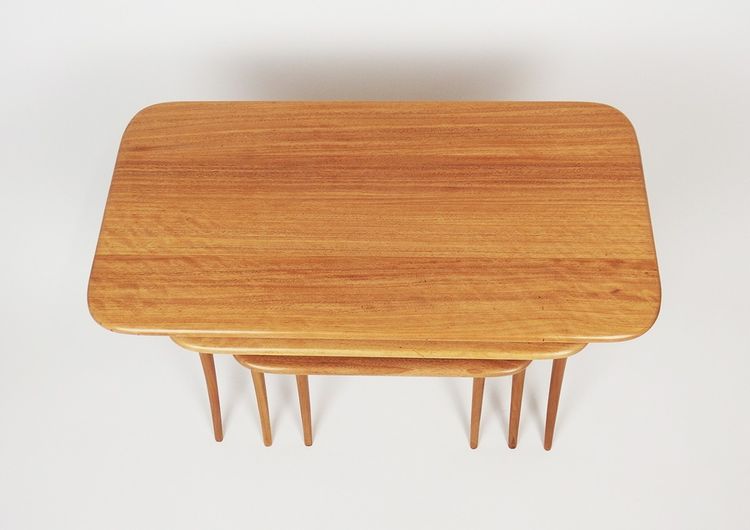 Set aus drei Klapptischen von Raphael