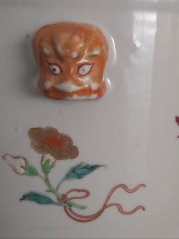 Vaso in porcellana Famille rose XVIII secolo