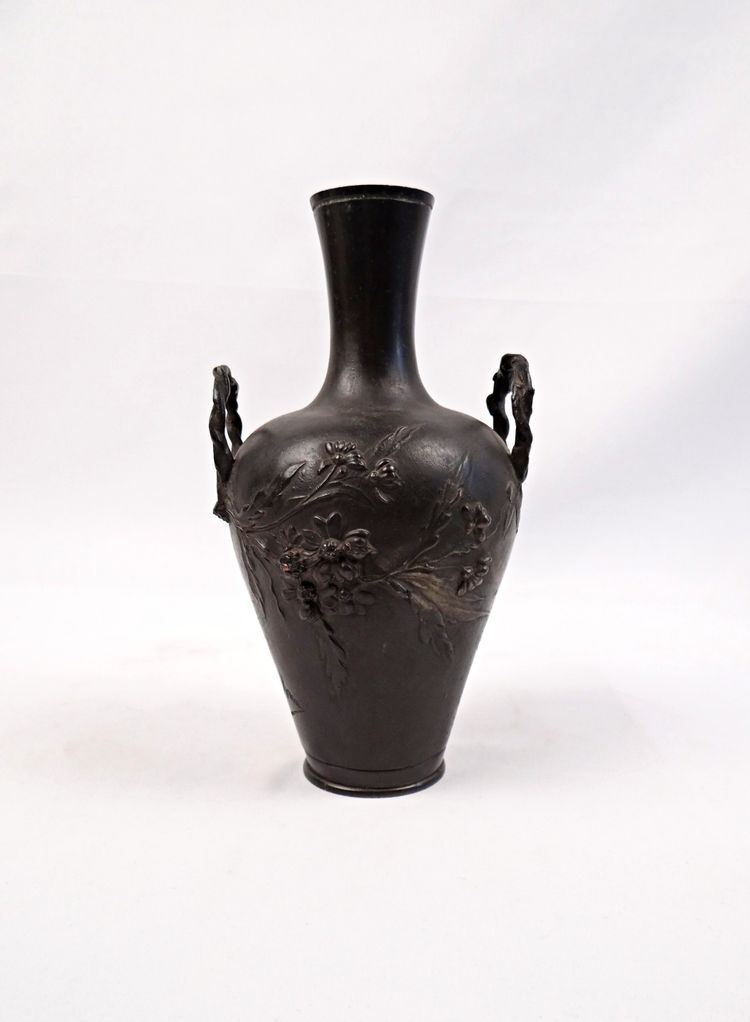 Vaso in bronzo Art Nouveau con manici firmato François Moreau (1832-1926) fine XIX secolo