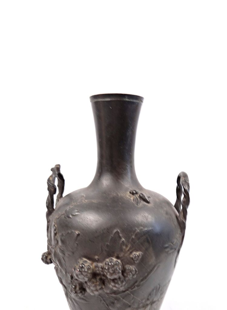 Vaso in bronzo Art Nouveau con manici firmato François Moreau (1832-1926) fine XIX secolo