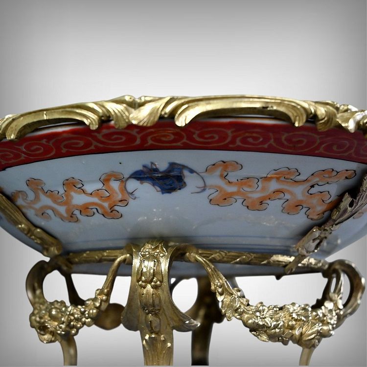 Große Schale aus Imari-Porzellan und Bronzefassung, Japan - Ende 19.
