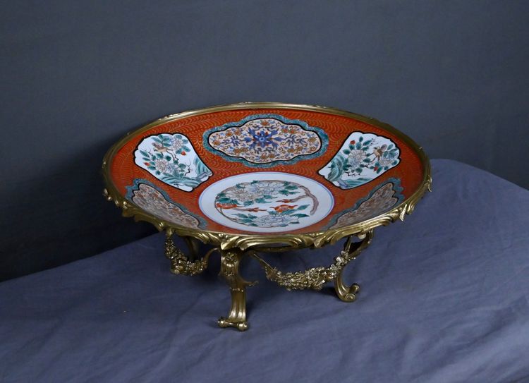 Große Schale aus Imari-Porzellan und Bronzefassung, Japan - Ende 19.