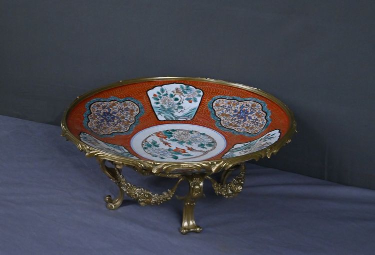 Große Schale aus Imari-Porzellan und Bronzefassung, Japan - Ende 19.