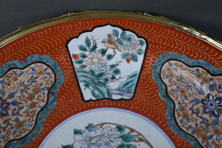 Große Schale aus Imari-Porzellan und Bronzefassung, Japan - Ende 19.