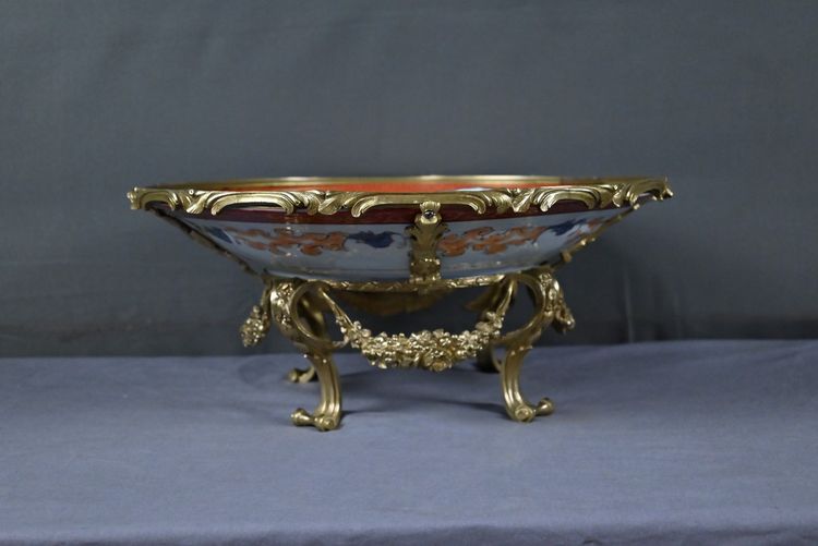 Große Schale aus Imari-Porzellan und Bronzefassung, Japan - Ende 19.