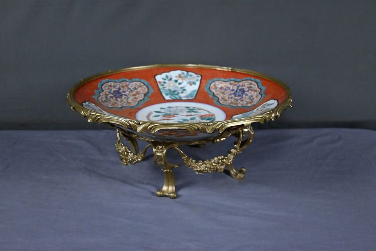 Große Schale aus Imari-Porzellan und Bronzefassung, Japan - Ende 19.