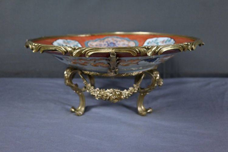 Große Schale aus Imari-Porzellan und Bronzefassung, Japan - Ende 19.