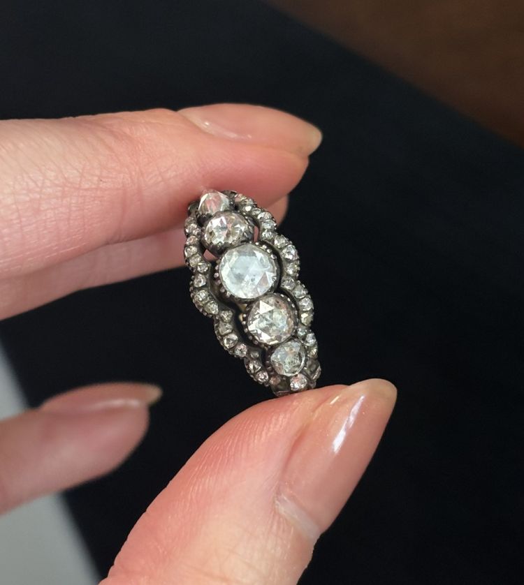 Anello in oro 18 carati, argento e diamanti, XIX secolo