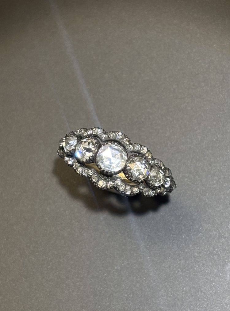 Anello in oro 18 carati, argento e diamanti, XIX secolo